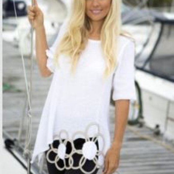 NWT Italian Asymmetric Blouse Top with Handmade Floral Applique L Cream - Picture 1 of 16